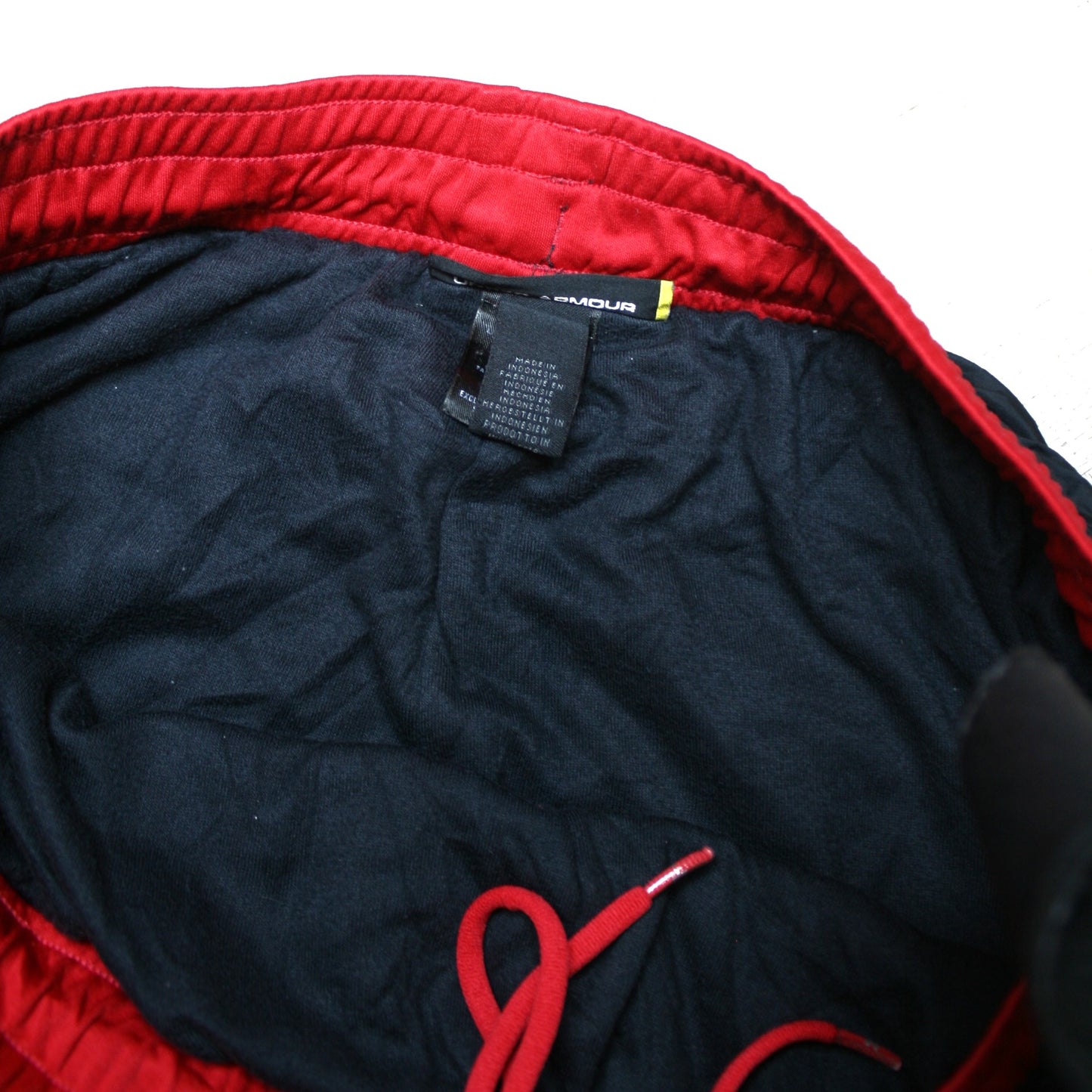 UNDER ARMOUR TRACK PANTS / JOGGERS - BLACK/RED - M